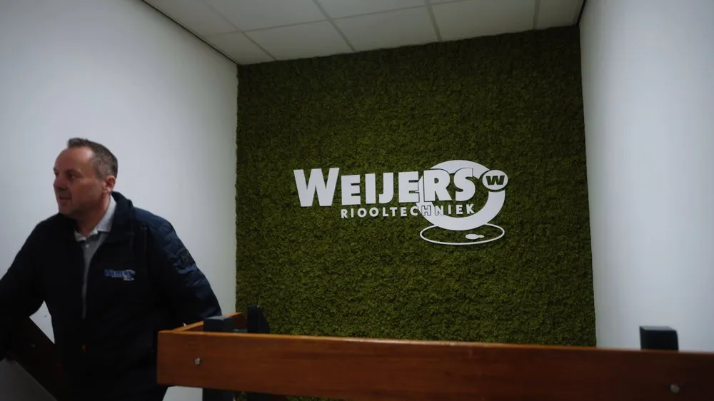 Op kantoor bij Weijers Riooltechniek